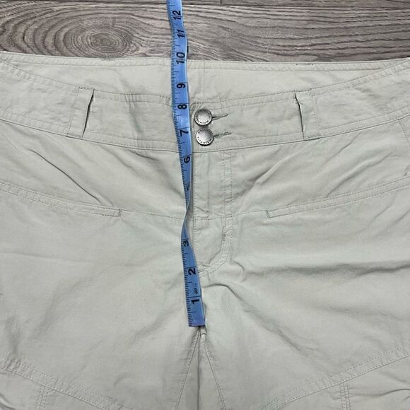 Columbia Titanium Cargo Capri Womens Size 8  Beige Pockets Hiking Fishing Outdoo - Picture 4 of 9